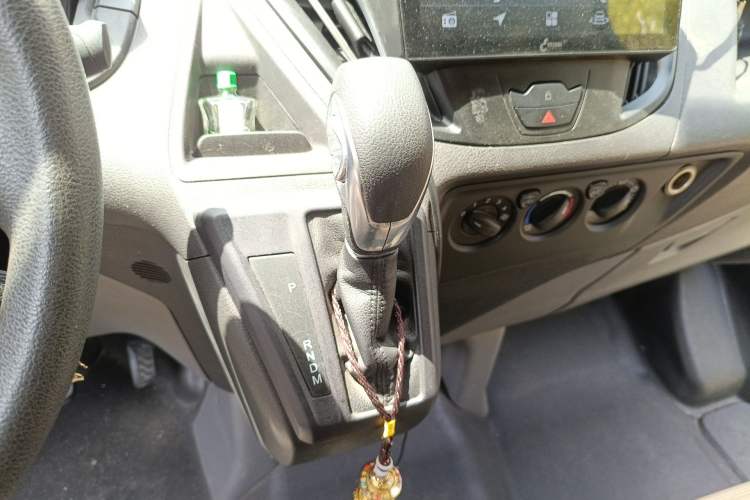 Used Ford Transit 2017 2.0T Gasoline Automatic Multi-Function Commercial Vehicle Mid-Drive Mid-Roof China V-standard Gear Lever