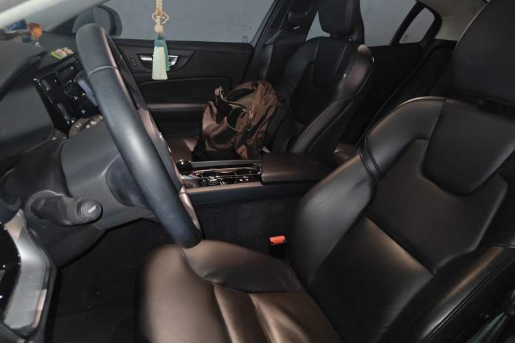 Used Volvo S60 2020 T4 Zhiyi Luxury Edition
