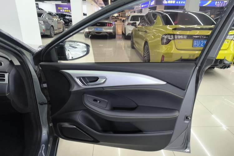 Used Roewe i6 MAX 2020 300TGI Automatic "Swell Cool Smart Drive" Edition
