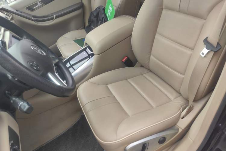 Used Mercedes-Benz R-Class 2017 R 320 4MATIC Luxury Collection Edition Left Front Seat