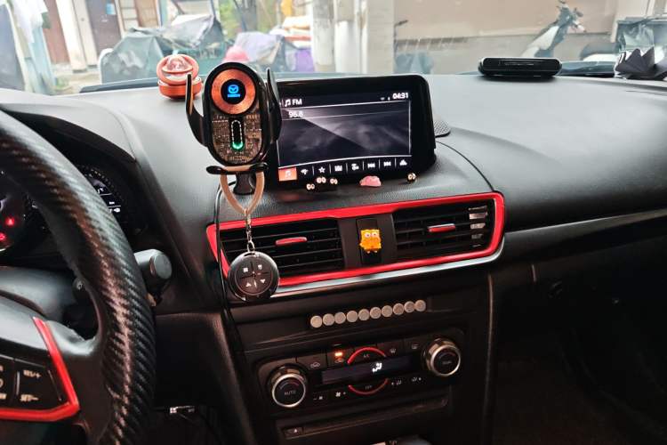 Used Mazda 3 Axela 2019 Cloud-Controlled Version Sedan 2.0L Automatic Luxury Trim China VI Standard Audio And AC Panel