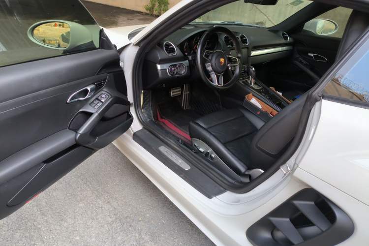 Used Porsche 718 2016 Cayman 2.0T