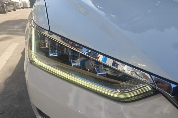 Used BYD Qin Pro New Energy 2018 EV500 Developer Edition Professional Model Right Front Headlight