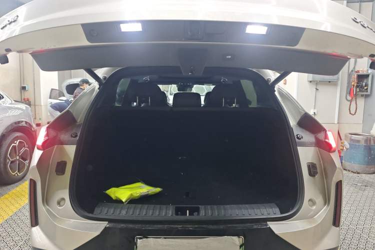 Used Lynk & Co 08 EM-P 2023 120km Long-Range Halo
