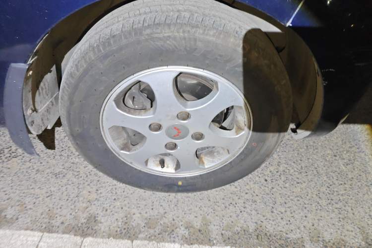 Used Wuling Hongguang 2013 1.5L Standard Version Right Front Wheel Hub