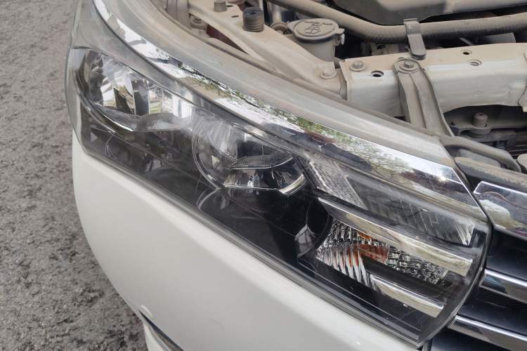 Used Toyota Corolla 2014 1.6L CVT GL-i Right Front Headlight