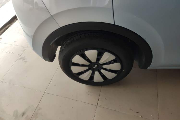 Used Wuling Bingo 2025 410 km Lingxi Deluxe Edition Right Rear Wheel Hub