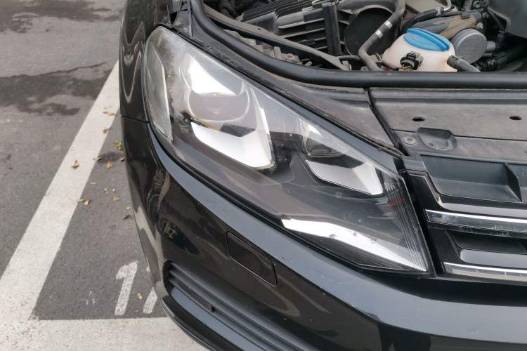 Used Volkswagen Touareg 2011 3.0 TSI Standard Version Right Front Headlight