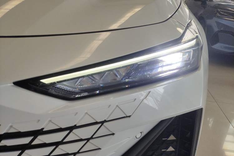 Used CHANGAN UNI-V iDD 2023 ZhiDian iDD 1.5T 113km Smart & Fun Version
