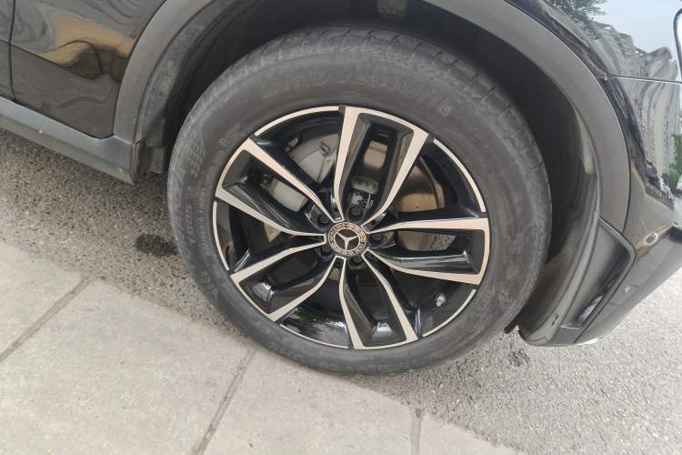 Used Mercedes-Benz GLC 2022 Facelift GLC 260 L 4MATIC Luxury Edition Right Front Wheel Hub