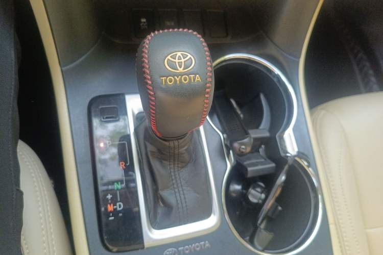 Used Toyota Highlander 2018 2.0T Two-Wheel Drive Elite Version 5 Seats China VI Standard