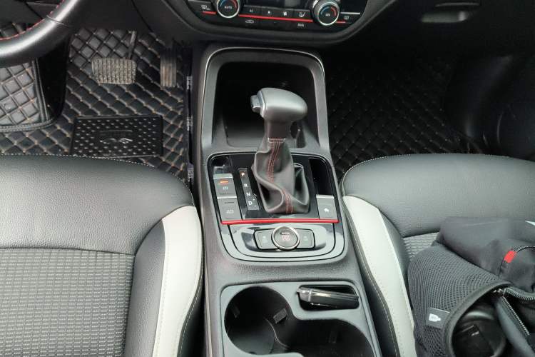 Used Qoros 5 2019 1.6T Automatic Zhiyun Connect (AliOS) Edition Prestige Model
