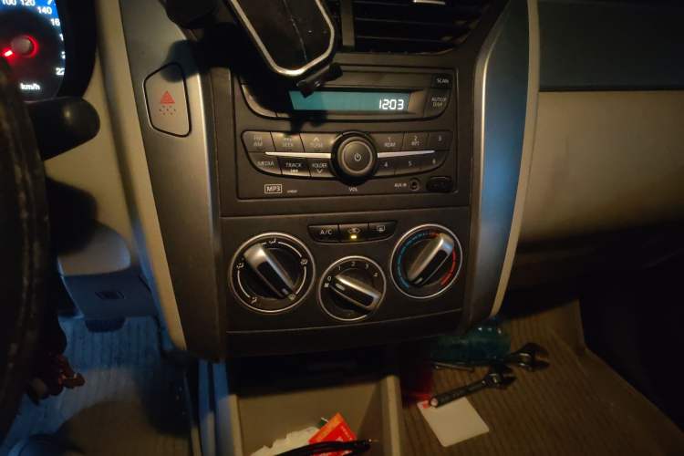 Used Venucia R50 2015 1.6L Manual Fashion Edition Audio And AC Panel