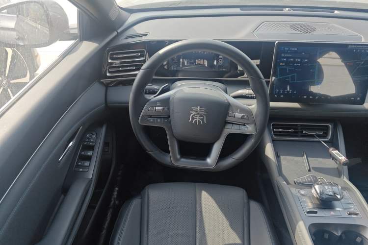 Used BYD Qin L 2025 DM-i Smart Drive 120KM Leading Model
