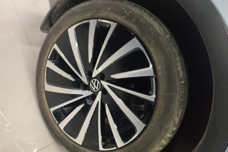 Used Volkswagen ID.4 X 2023 Pure Long-Range Version Right Rear Wheel Hub