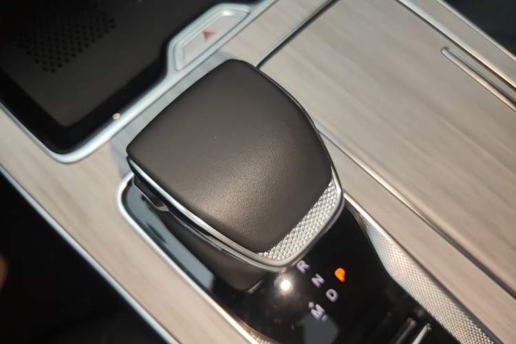 Used Hongqi HS5 2025 2.0T Two-Wheel Drive Flagship Pro Edition
