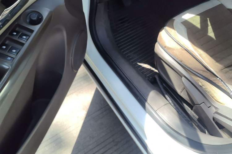 Used Chevrolet Cruze 2015 1.5L Classic SL MT Driver Seat