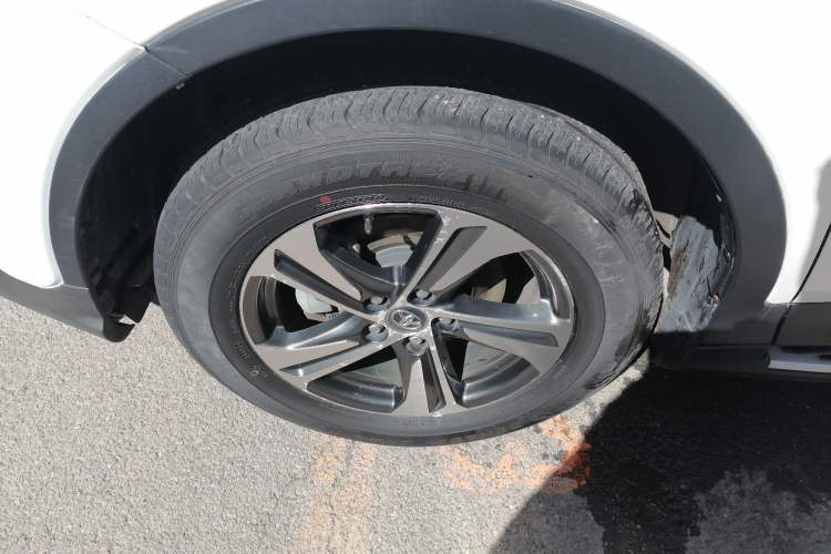 Used Toyota RAV4 2015 2.0L CVT Two-Wheel Drive Fashion Edition Left Front Wheel Hub