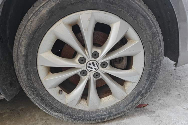 Used Volkswagen Lavida 2011 1.4 TSI DSG Prestige Edition Right Front Wheel Hub