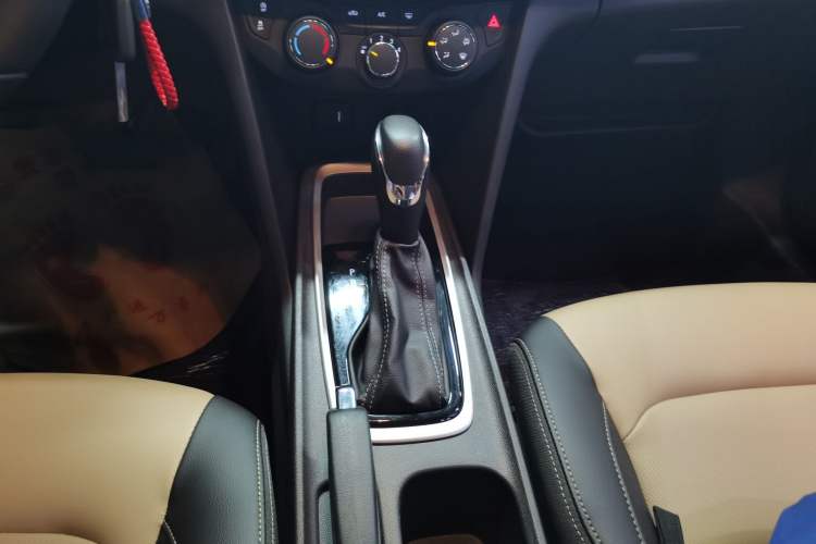 Used Chevrolet Monza 2020 320 Automatic Enjoyment Edition Gear Lever