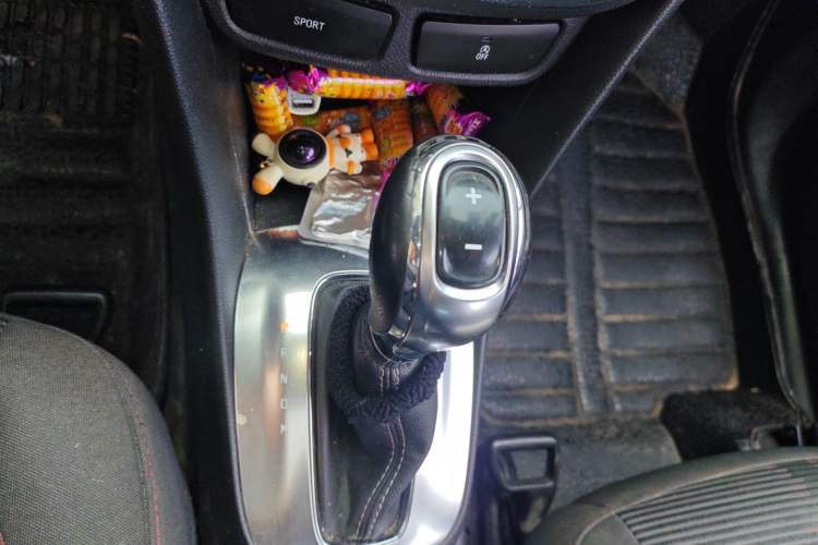 Used Buick Encore 2015 1.4T Automatic Two-Wheel Drive Urban Elite Version
