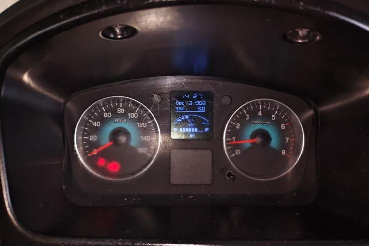 Used Jinbei New Hiace S 2023 1.5L Wealth Edition Van 2/5-Seater Air-Conditioned Model SWC15M