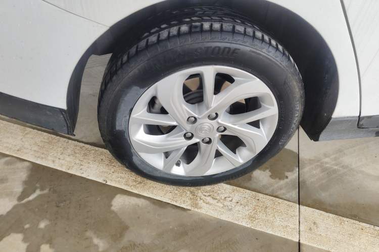 Used Buick Velite 6 2022 Connected & Shared PLUS Right Rear Wheel Hub