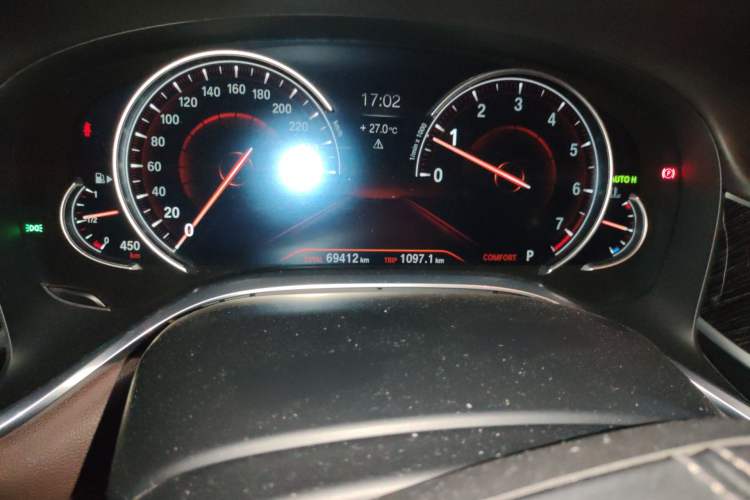 Used BMW 7 Series 2018 740Li M Sport Package Leading Model Odometer Close Up