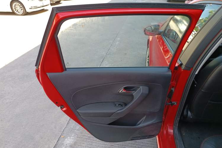 Used Volkswagen Polo 2016 1.6L Automatic Comfort Model
