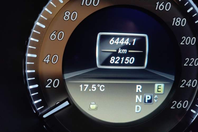 Used Mercedes-Benz CLS 2012 CLS 300 CGI Odometer Close Up