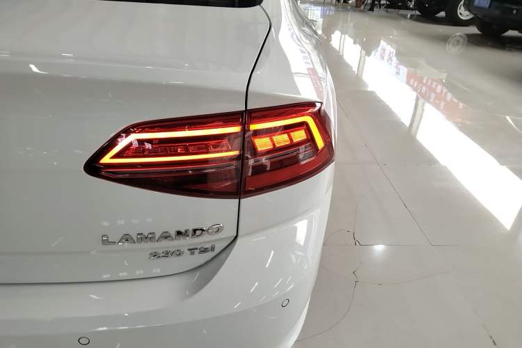 Used Volkswagen Lamando 2019 230TSI DSG Vision Edition China VI Standard Right Rear Taillight