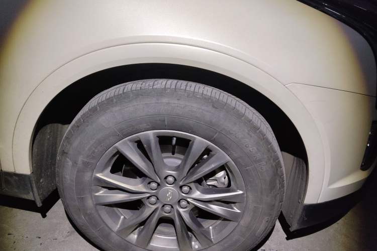 Used Cadillac XT5 2022 2.0T Two-Wheel Drive Luxury Version Right Front Wheel Hub