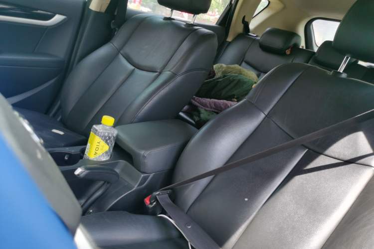 Used Dongfeng Aeolus AX7 2015 2.0L Manual Zhiyi Trim
