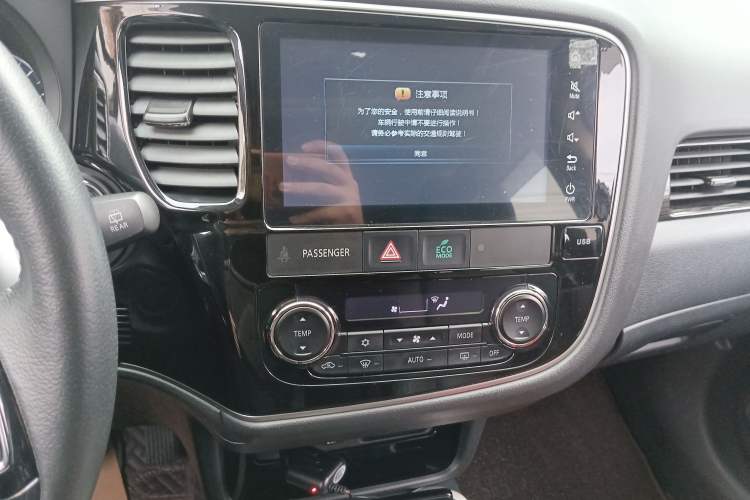 Used Mitsubishi Outlander 2019 2.4L 4x4 Zhi Xiang Edition 7 Seats China V Emission Standard