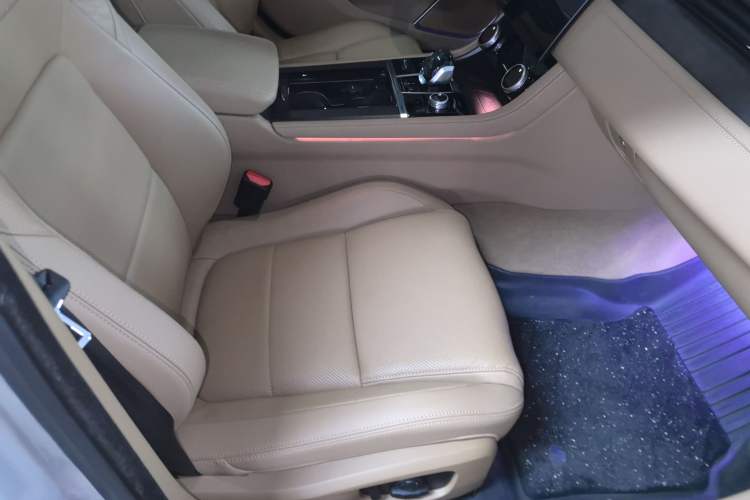 Used Jaguar XFL 2024 2.0T P250 Two-Wheel Drive Prestige Luxury Edition Right Front Seat