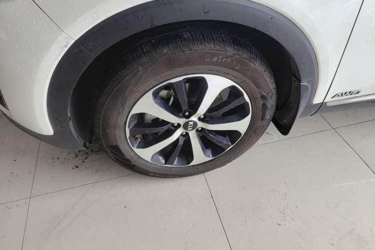 Used Kia Sorento 2015 Sorento L 2.4L Gasoline 4WD Elite Edition 5 Seats China IV Standard
