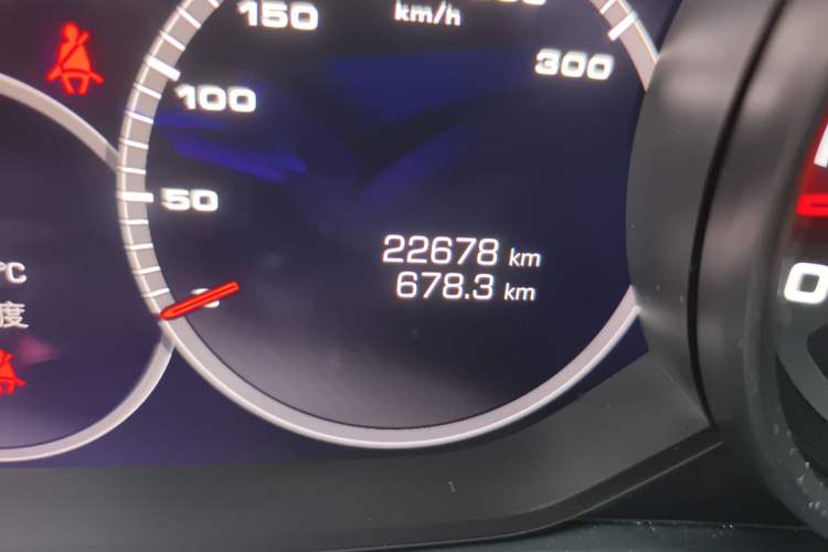 Used Porsche Panamera 2021 Panamera 2.9T Odometer Close Up