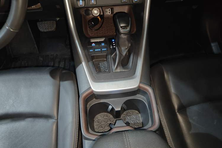 Used Toyota RAV4 2020 2.0L CVT Two-Wheel Drive Prestige Edition