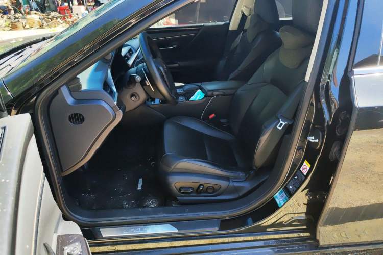 Used Lexus ES 2018 300h Premier Edition China VI Standard
