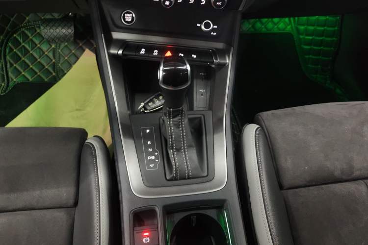 Used Audi Q3 2023 35 TFSI Fashion Dynamic Model (1.4T) Gear Lever