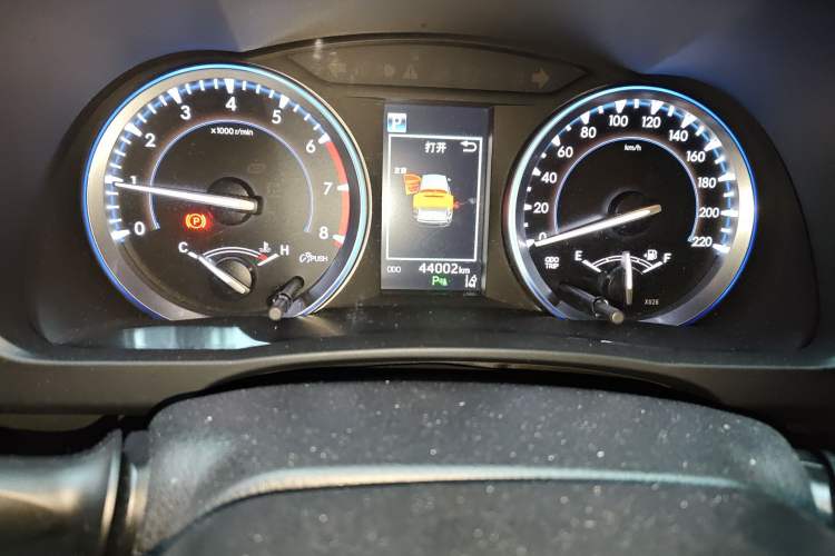 Used Toyota Highlander 2018 2.0T Four-Wheel Drive Luxury Version 7 Seats China VI Standard Odometer Close Up