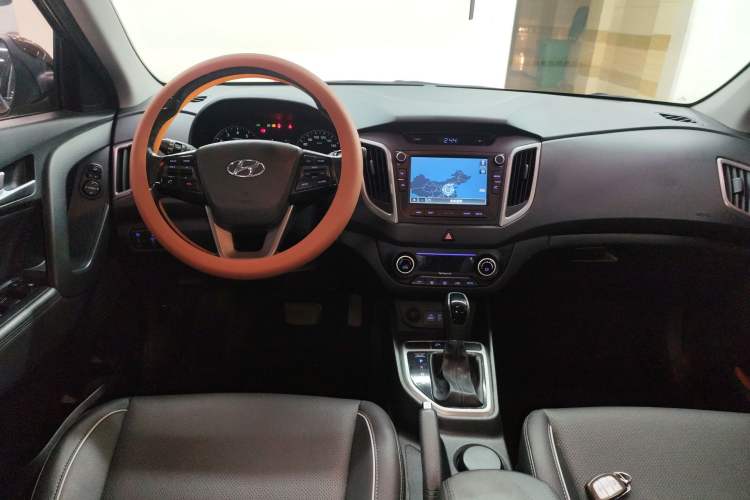 Used Hyundai ix25 2015 1.6L Automatic Two-Wheel-Drive Deluxe DLX Model
