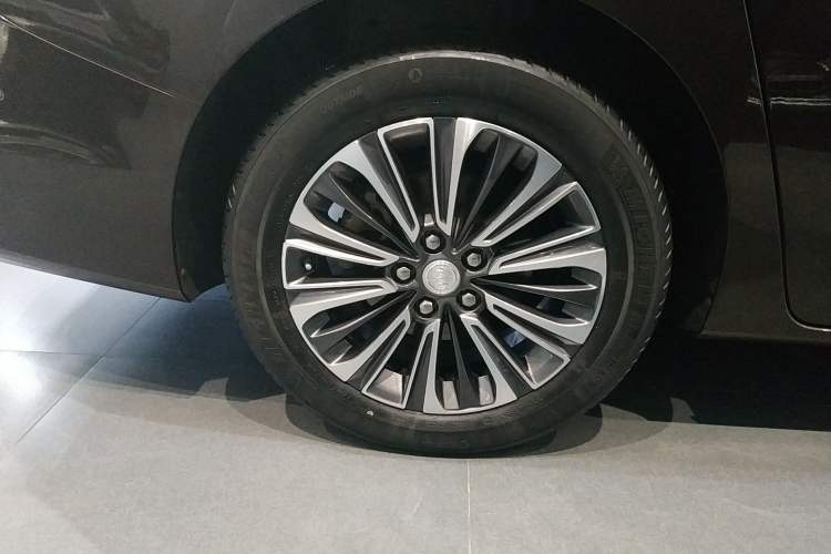 Used Buick GL8 2021 ES Landtrek 653T Luxury Model
