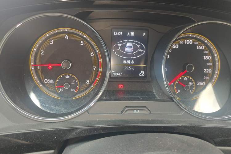 Used Volkswagen Tiguan L 2019 380TSI Automatic All-Wheel Drive Luxury Edition with 7 Seats China VI Standard Odometer Close Up