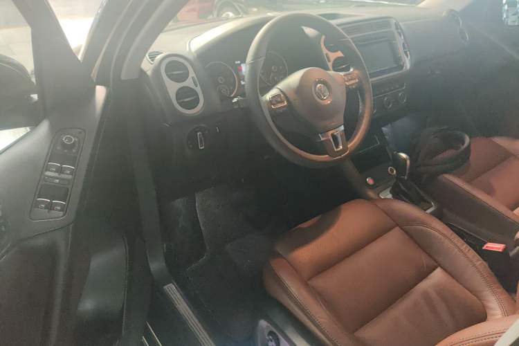 Used Volkswagen Tiguan L 2015 2.0 TSI Automatic All-Wheel Drive Luxury Edition