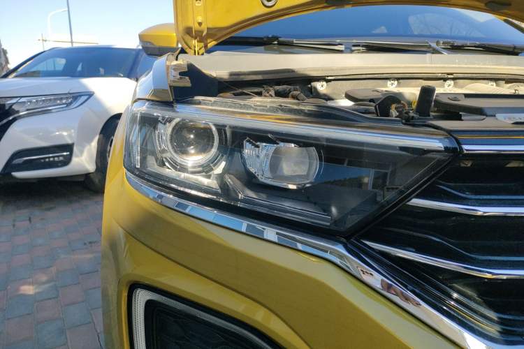 Used Volkswagen T-ROC 2018 280TSI DSG Two-Wheel-Drive Luxury Version China V Emission Standard