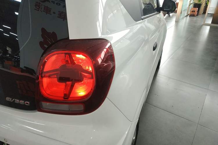 Used Roewe Clever 2021 302 km New Four-Seater Super-Efficient Version Exterior 3