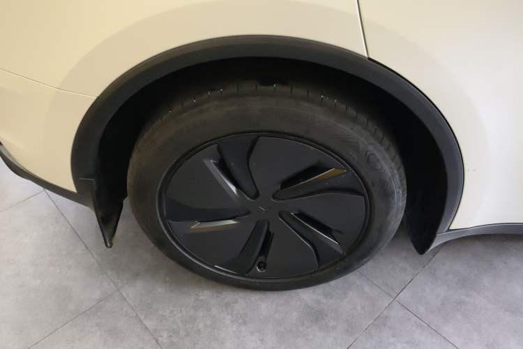 Used Tesla Model Y 2025 Rear-Wheel-Drive Version
