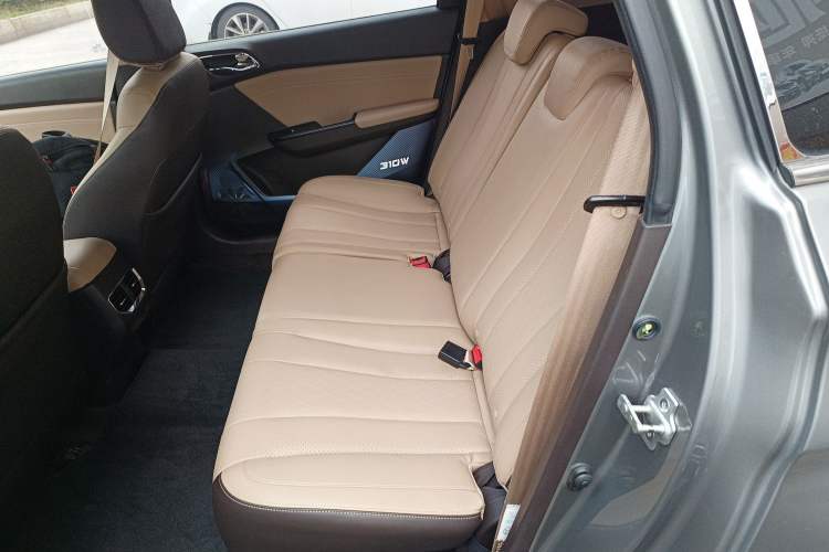 Used Baojun 310W 2017 1.5L Manual Fashion Model China V
