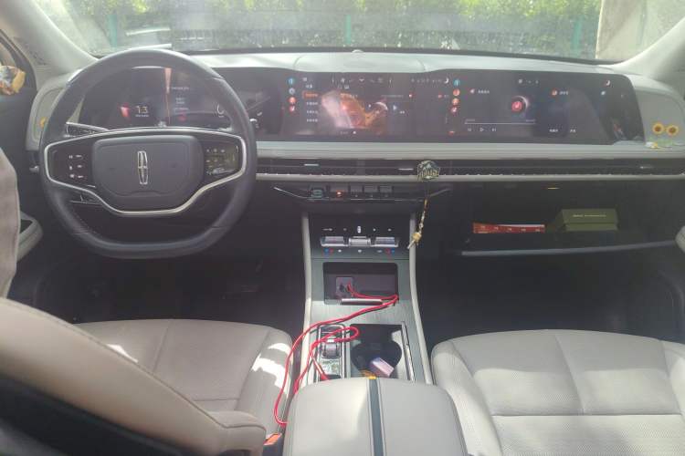 Used Lincoln Corsair 2024 2.0T Two-Wheel Drive Deluxe Edition Center Console